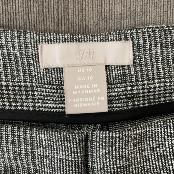 H&M cropped work pants. - Picture 2 of 4